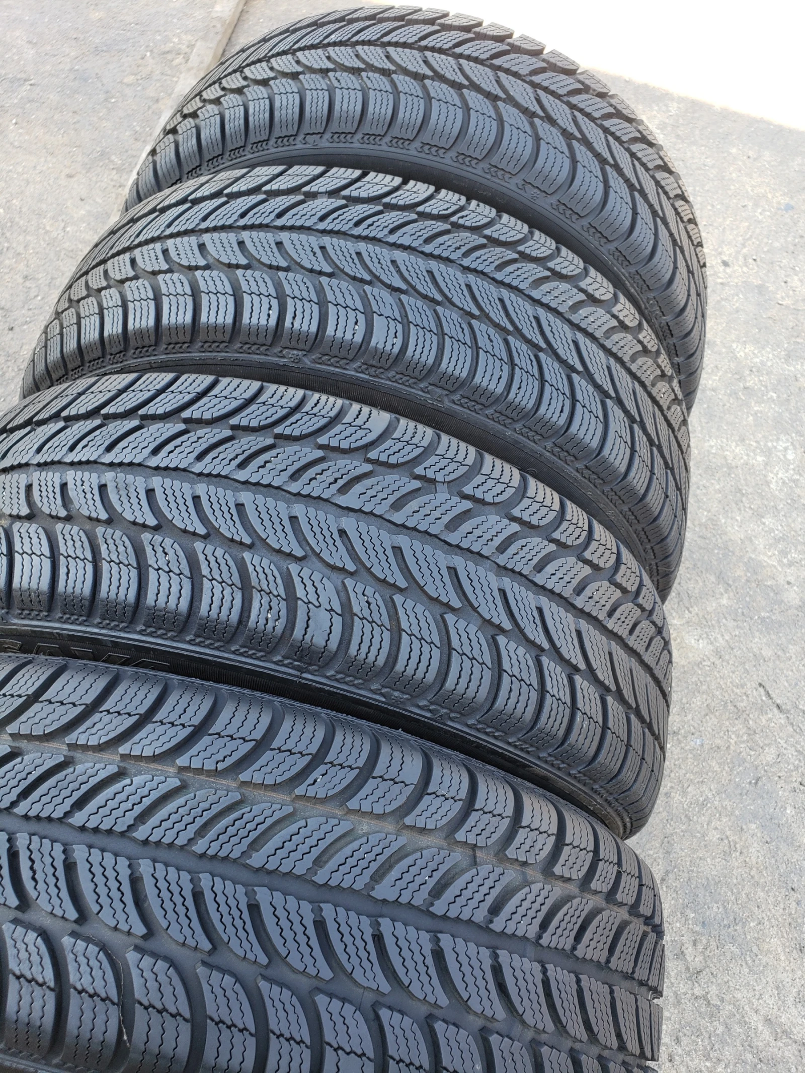 Гуми Зимни 185/60R15, снимка 4 - Гуми и джанти - 55967993