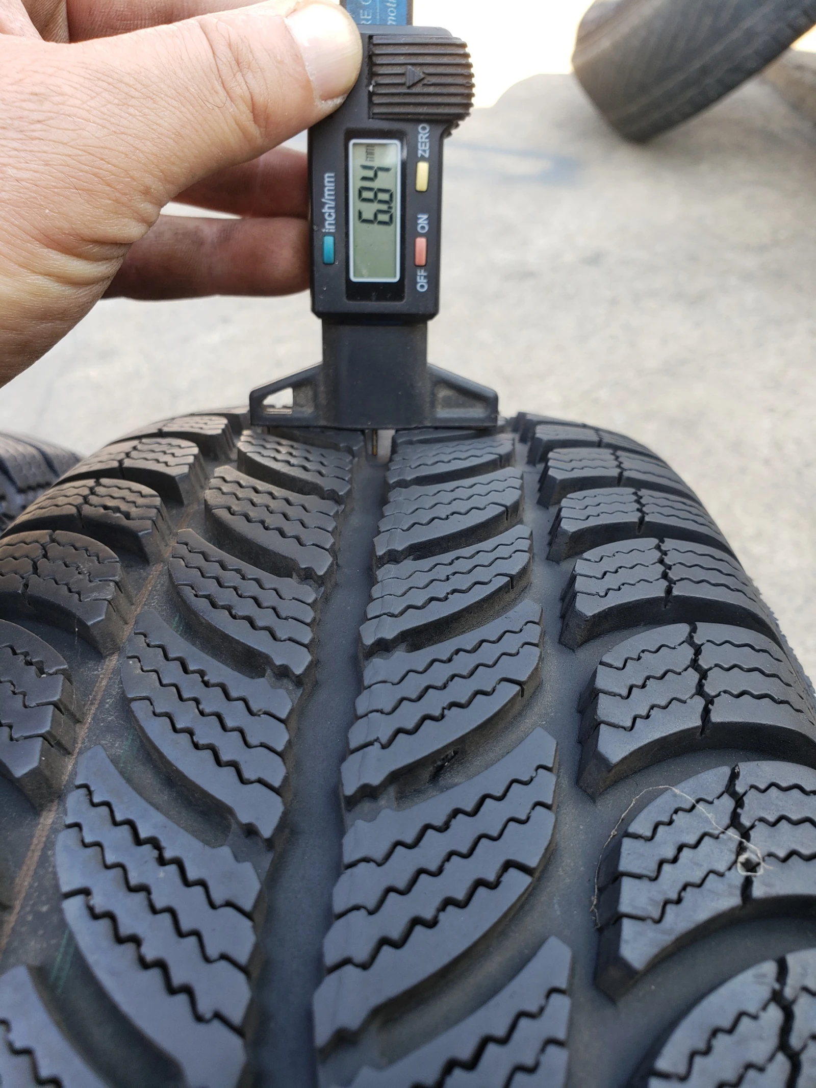 Гуми Зимни 185/60R15, снимка 8 - Гуми и джанти - 55967993