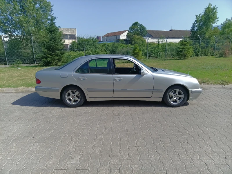 Mercedes-Benz E 200, снимка 1 - Автомобили и джипове - 49130659