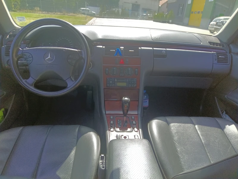 Mercedes-Benz E 200, снимка 4 - Автомобили и джипове - 49130659