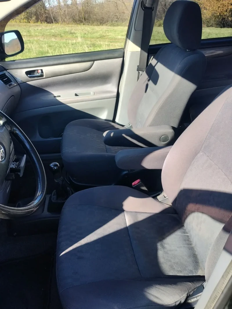 Toyota Avensis verso, снимка 8 - Автомобили и джипове - 52527484