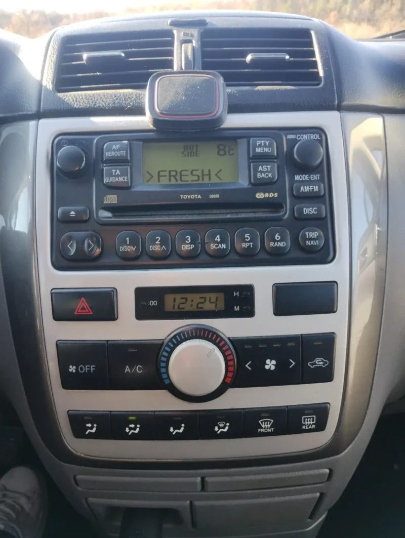 Toyota Avensis verso, снимка 10 - Автомобили и джипове - 52527484