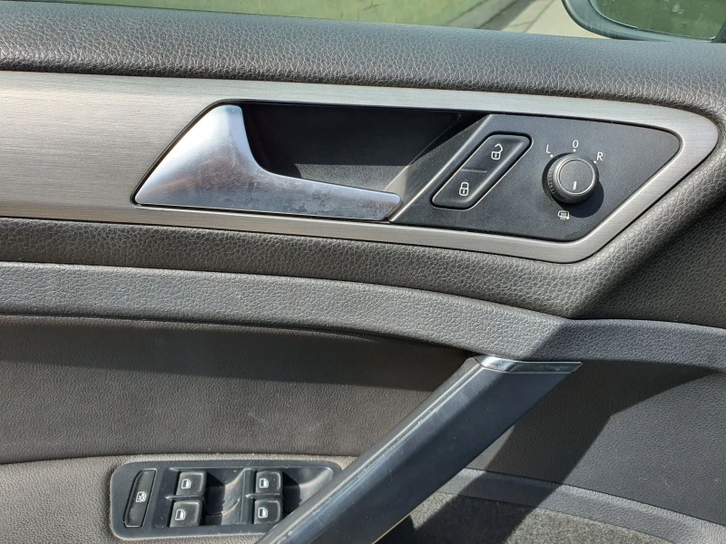 VW Golf 1.4 110кс, снимка 12 - Автомобили и джипове - 52916767