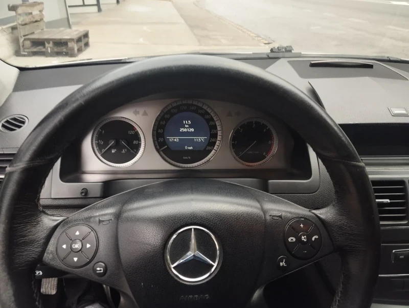 Mercedes-Benz C 220 Avantgarde  - изображение 8