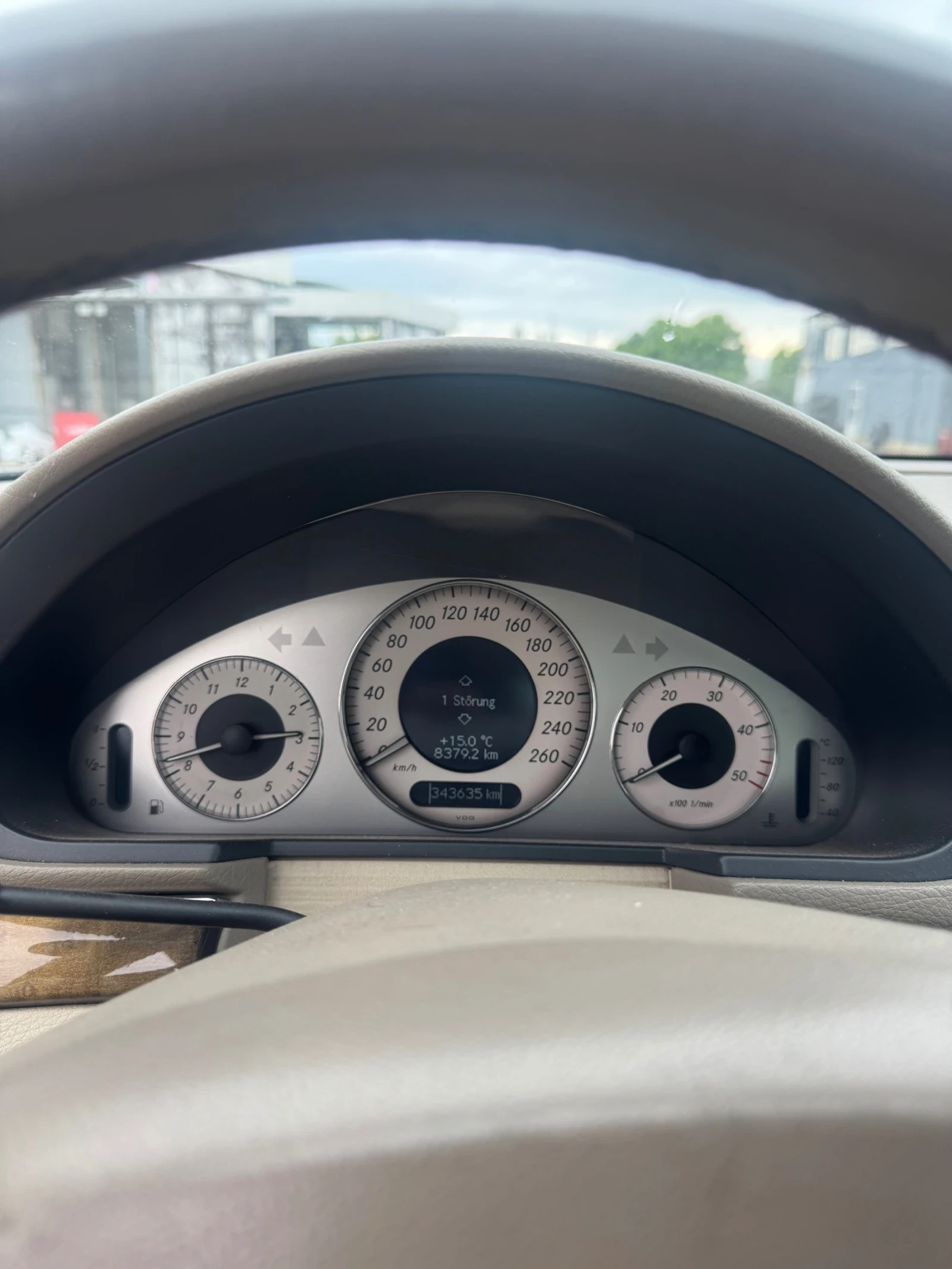 Mercedes-Benz E 320  - изображение 8