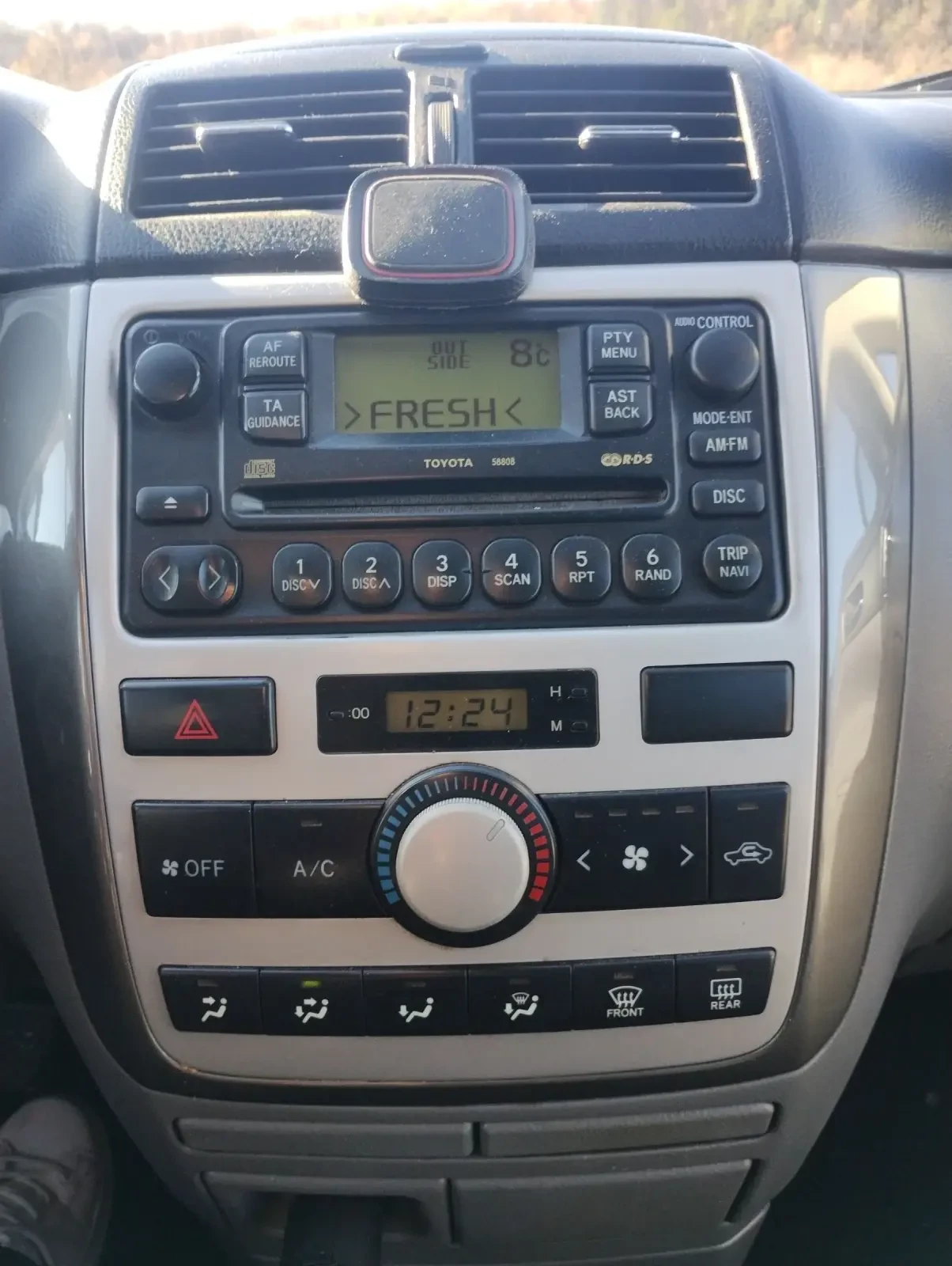 Toyota Avensis verso  - изображение 10