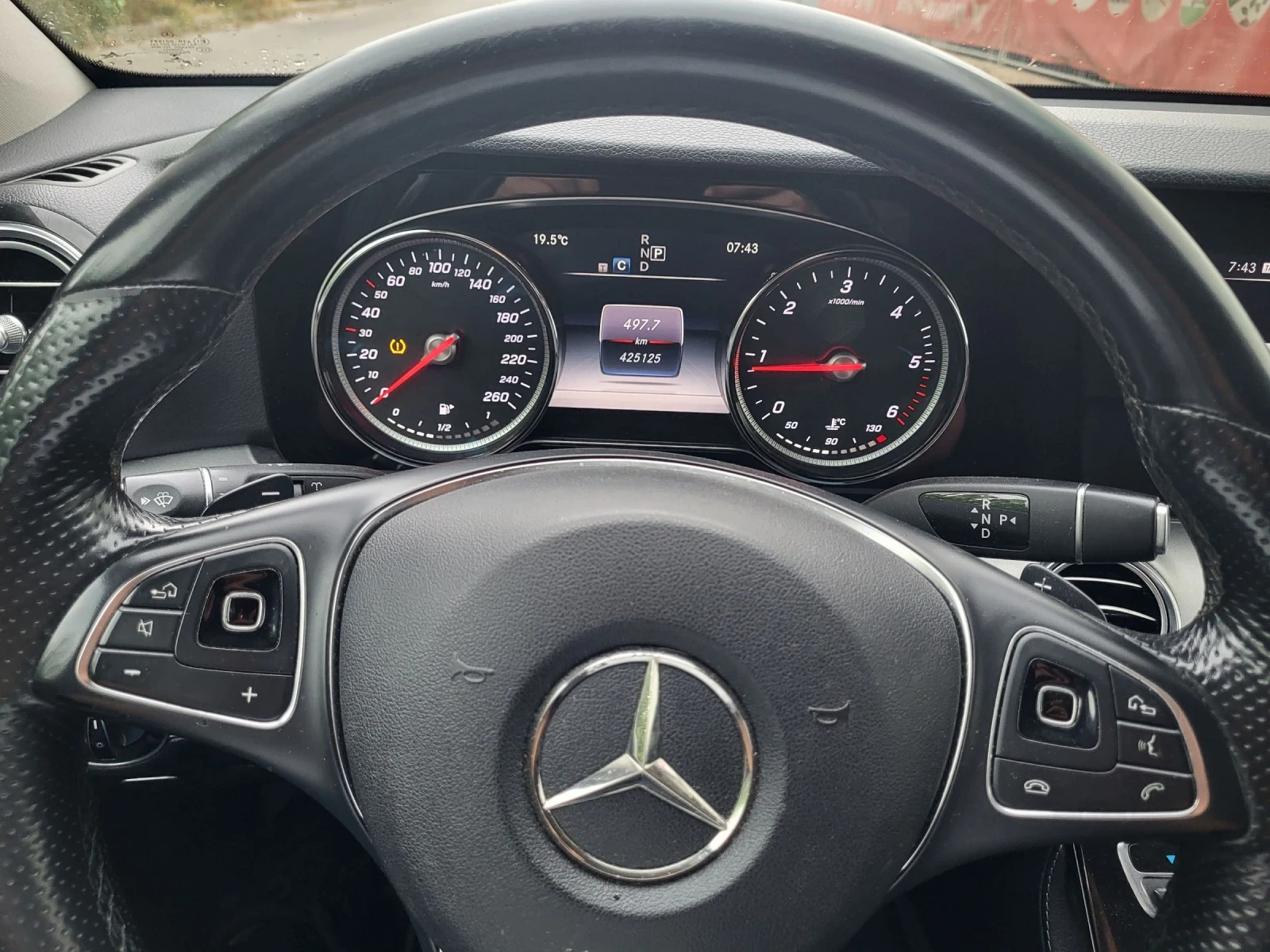 Mercedes-Benz E 200 428000км колата се кара всеки ден - изображение 10