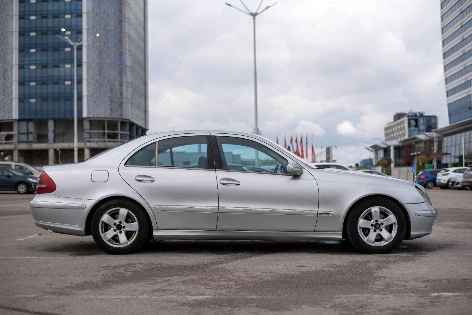 Mercedes-Benz E 270 CDI, снимка 5 - Автомобили и джипове - 53838674