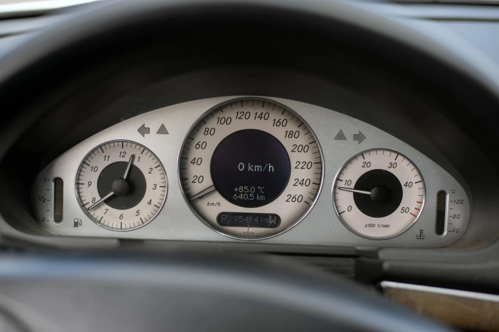 Mercedes-Benz E 270 CDI, снимка 13 - Автомобили и джипове - 53838674