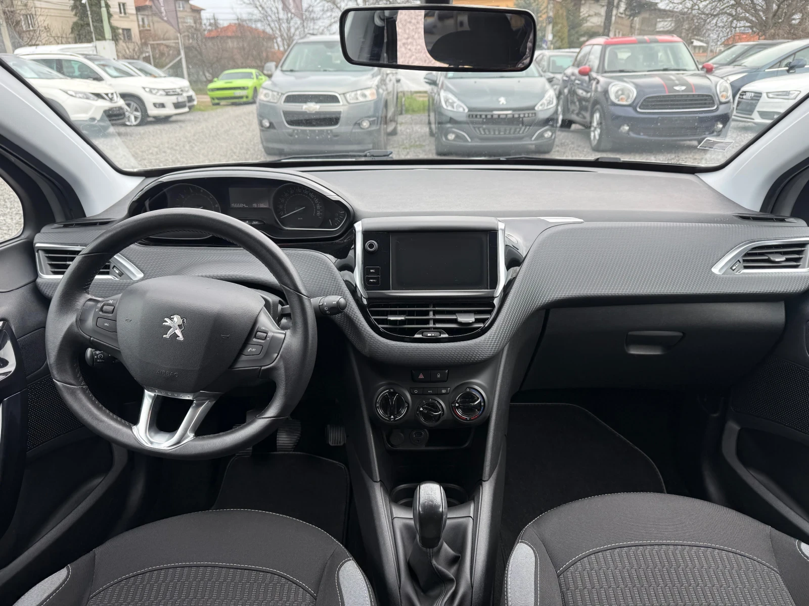 Peugeot 208 Facelift 2016 STYLE 1.2i (82hp) Euro 6 / 156000km, снимка 10 - Автомобили и джипове - 53965074