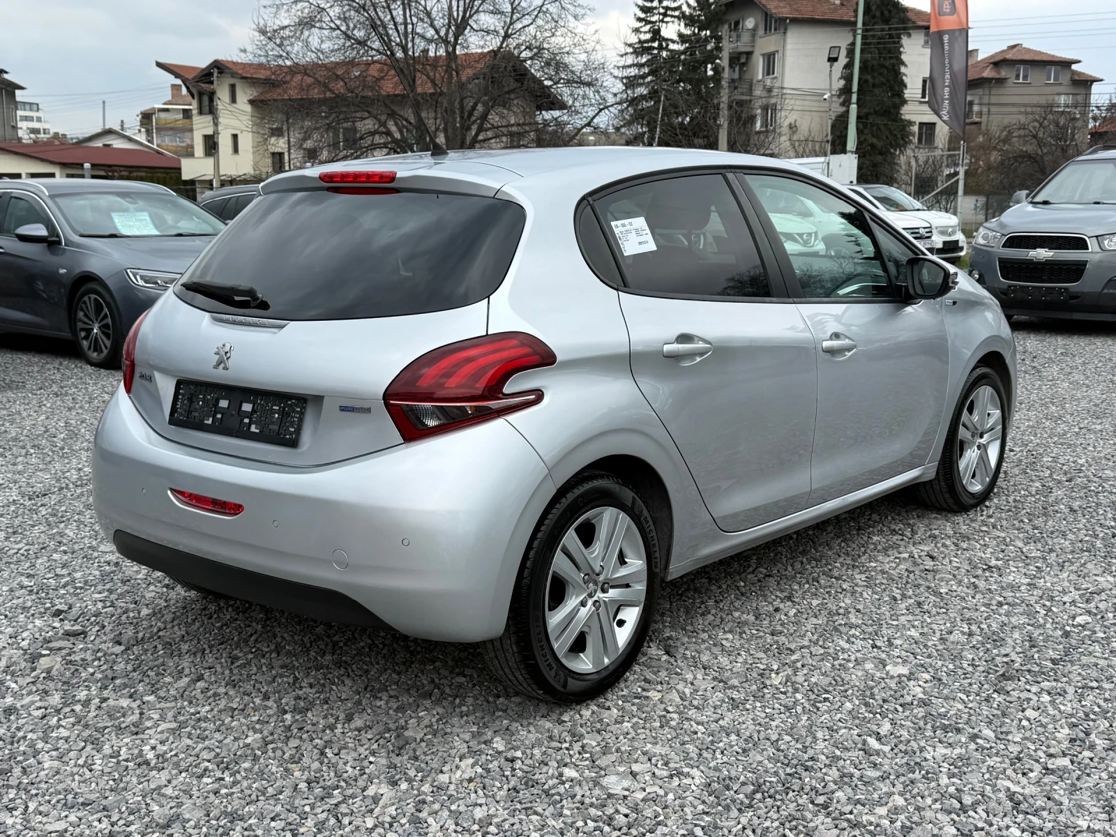 Peugeot 208 Facelift 2016 STYLE 1.2i (82hp) Euro 6 / 156000km, снимка 8 - Автомобили и джипове - 53965074