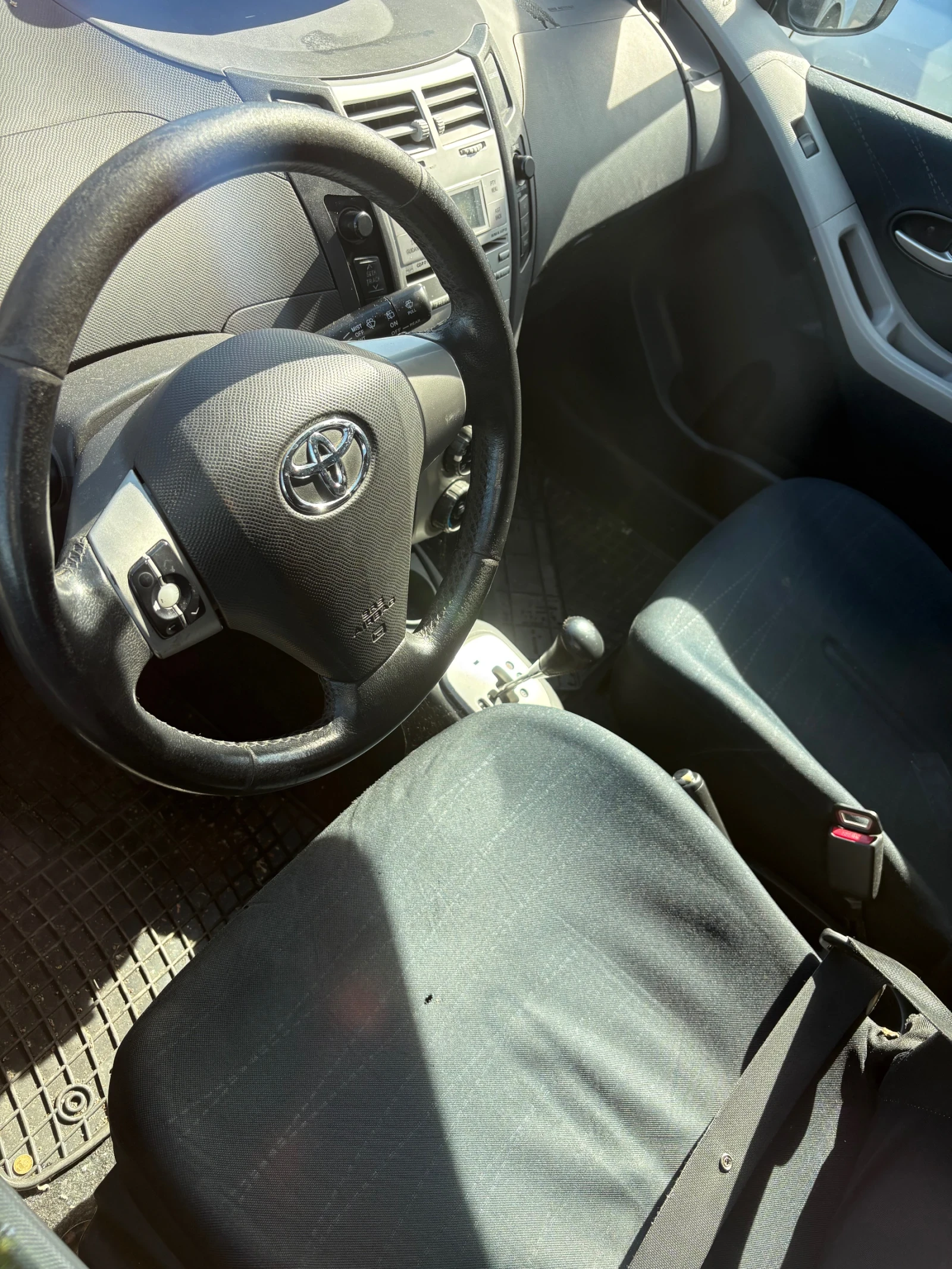 Toyota Yaris 1.3 I , снимка 6 - Автомобили и джипове - 54127124