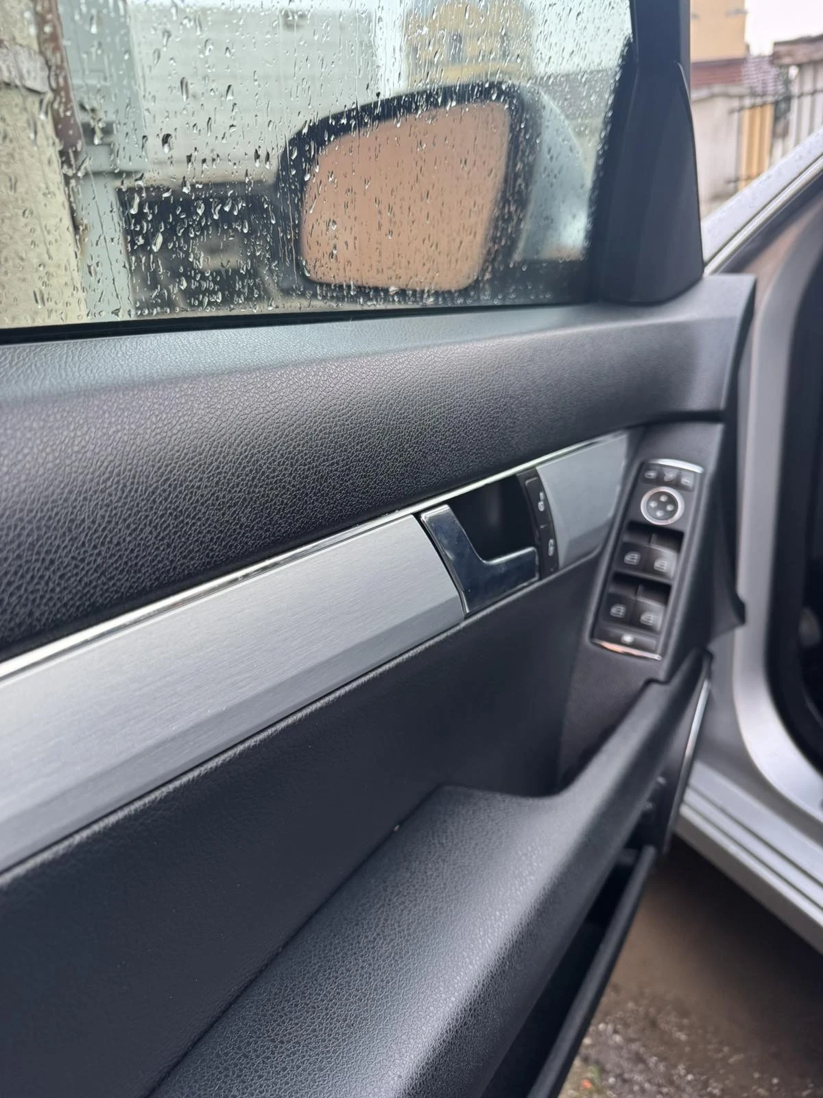 Mercedes-Benz C 220, снимка 6 - Автомобили и джипове - 54730300