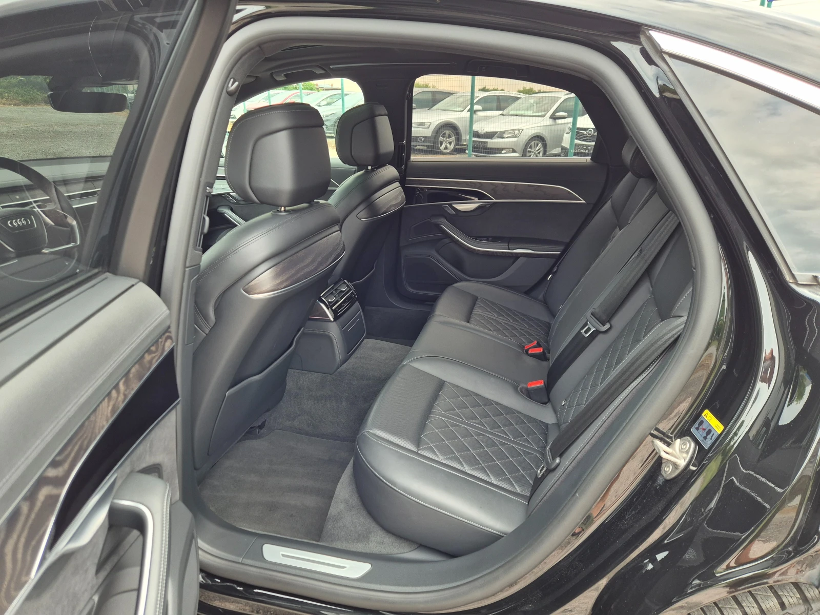 Audi A8 60TFSIe Plug-in Hybrid, снимка 12 - Автомобили и джипове - 55141235