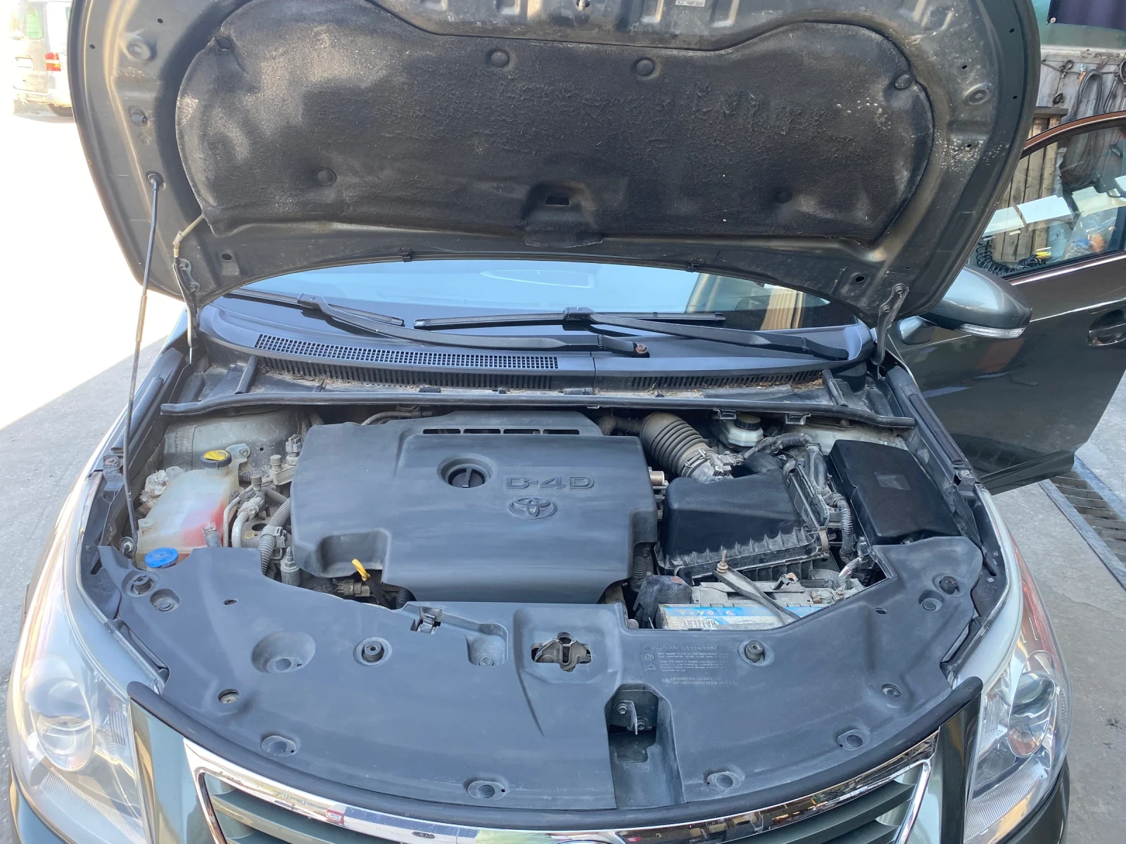Toyota Avensis 2.0 D4D 126 2012 , снимка 8 - Автомобили и джипове - 55570571