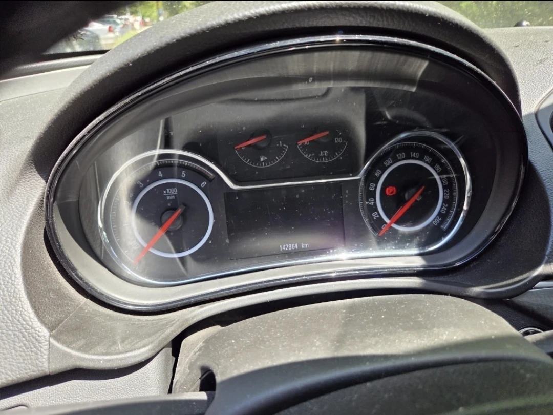 Opel Insignia 1.6 cdti, снимка 3 - Автомобили и джипове - 55769687