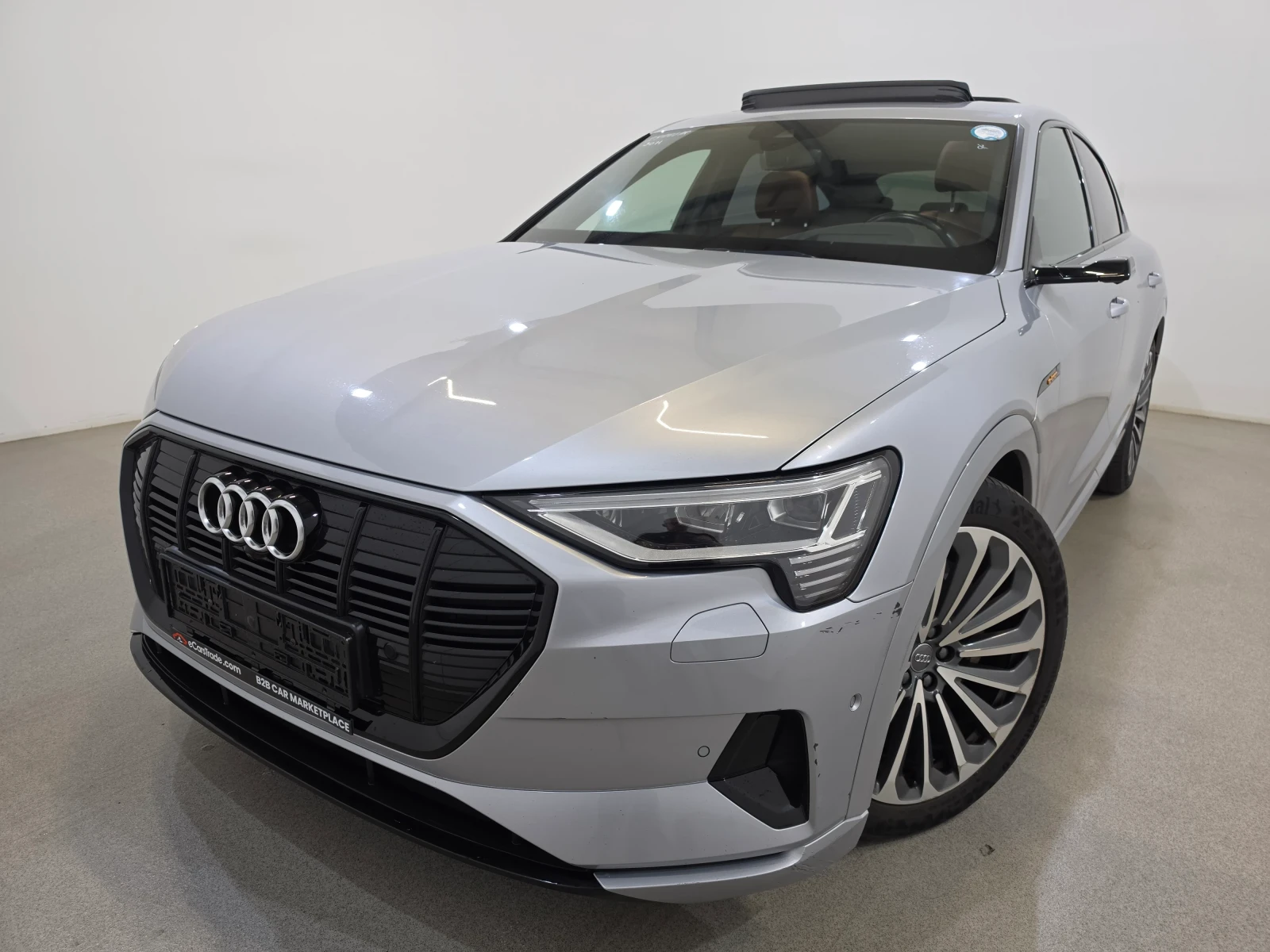 Audi E-Tron LED-Matrix quattro , снимка 2 - Автомобили и джипове - 56085209