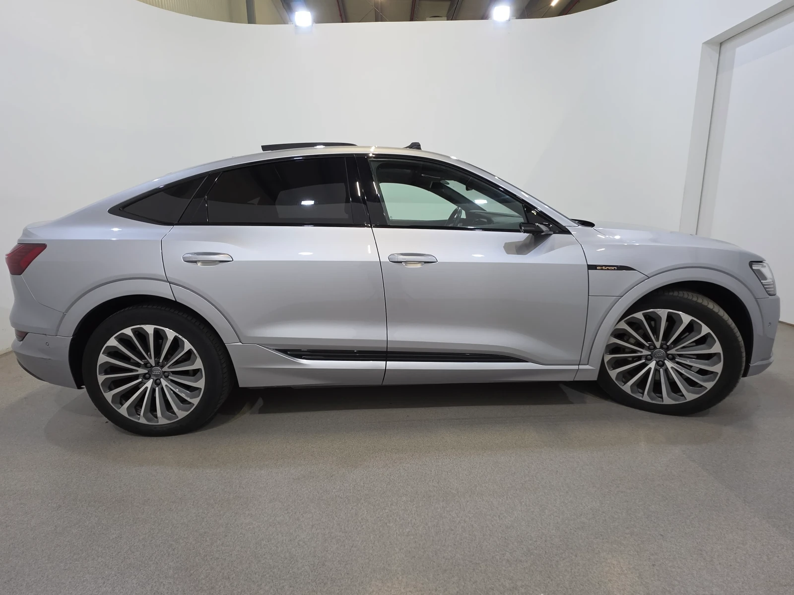 Audi E-Tron LED-Matrix quattro , снимка 5 - Автомобили и джипове - 56085209