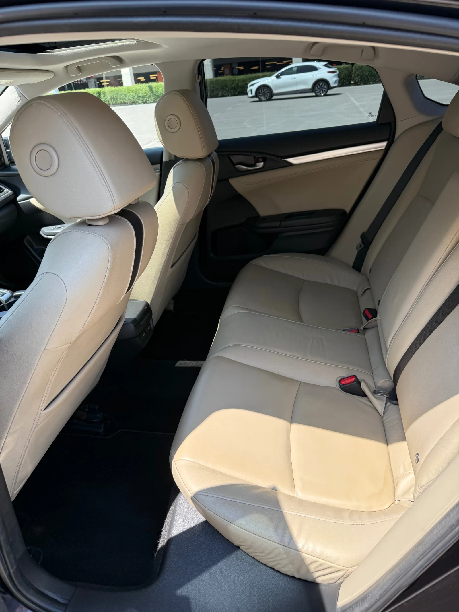 Honda Civic 10 Gen 1.5 Turbo VTEC CVT, снимка 5 - Автомобили и джипове - 56241199