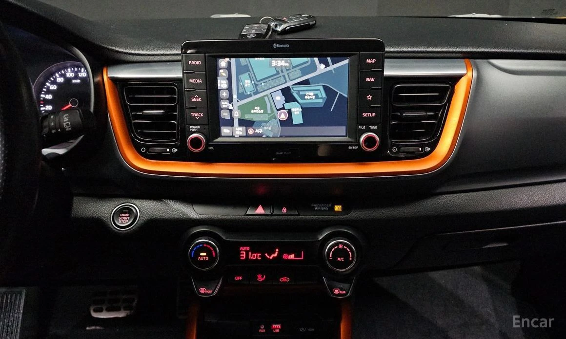 Kia Stonic, снимка 12 - Автомобили и джипове - 53726432