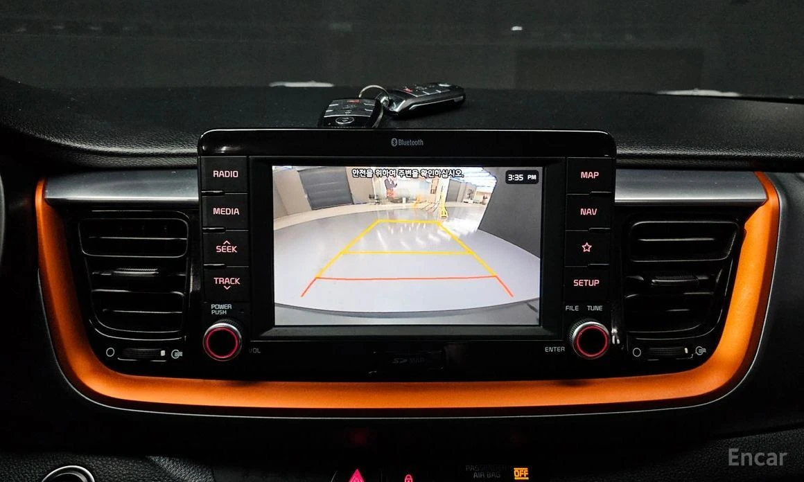 Kia Stonic, снимка 13 - Автомобили и джипове - 53726432