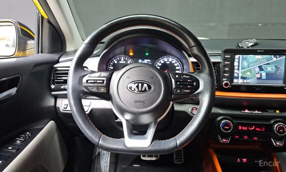 Kia Stonic, снимка 11 - Автомобили и джипове - 53726432