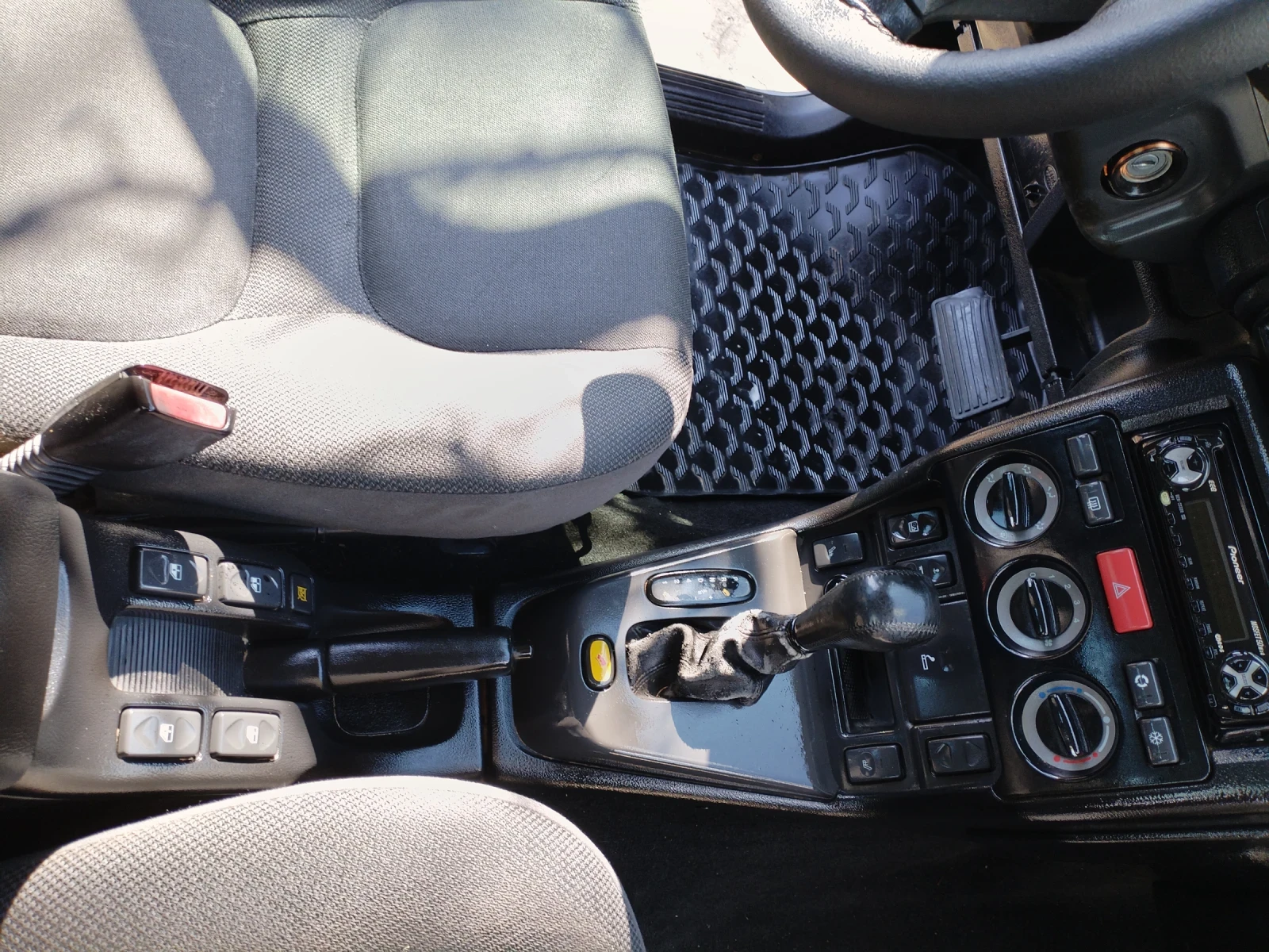 Land Rover Freelander 2.0 TD4 112hp Automatic Клима 4x4 Подгрев, снимка 15 - Автомобили и джипове - 53847280