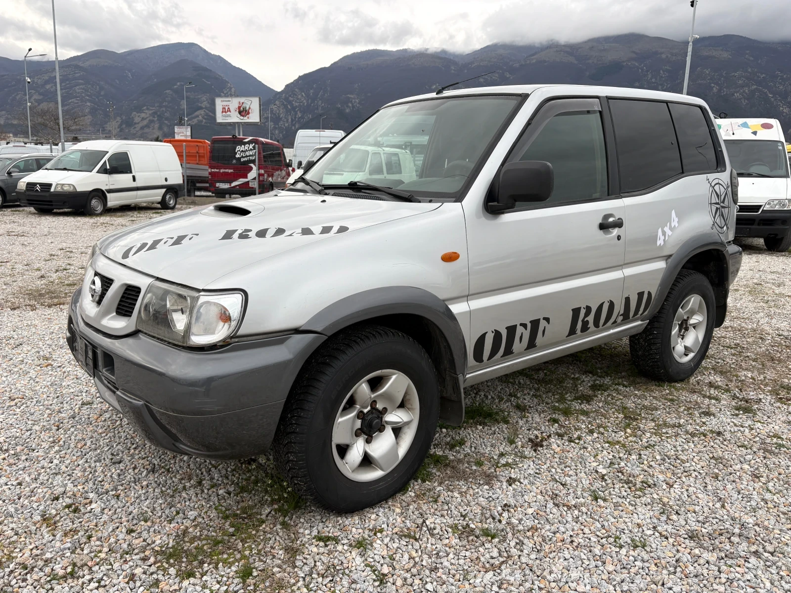 Nissan Terrano 2.7 d, снимка 2 - Автомобили и джипове - 53958958