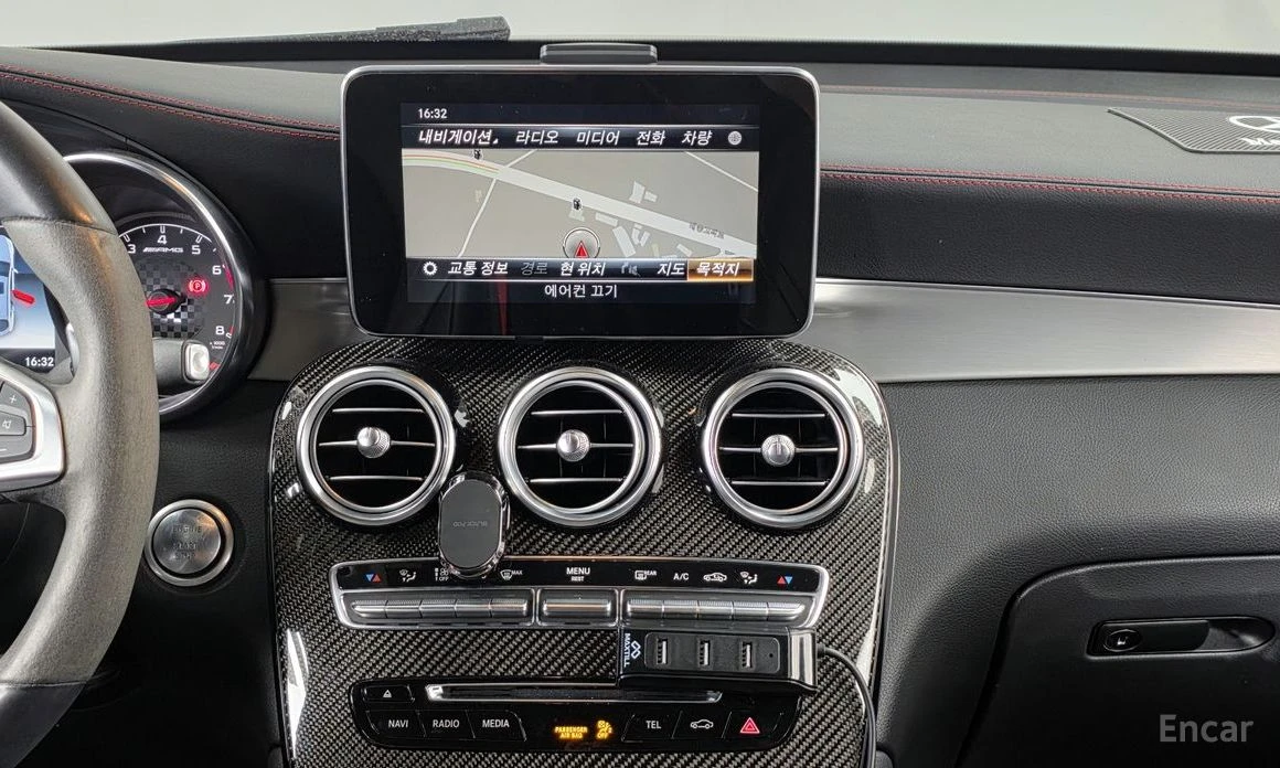 Mercedes-Benz GLC 43 AMG 4MATIC* COUPE* CARBON* HEAD-UP* BURMESTER* 360 CAM, снимка 13 - Автомобили и джипове - 54230296