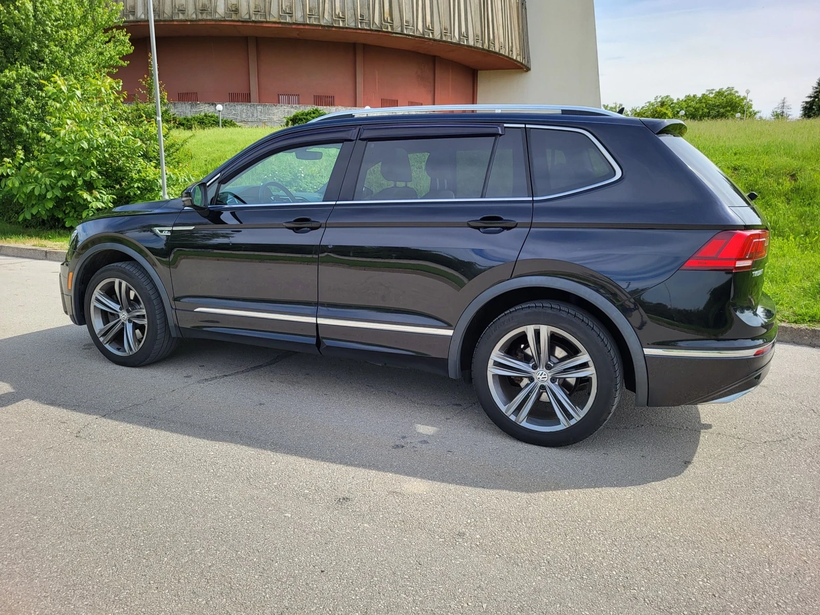 VW Tiguan Allspace R LINE * 8ск AISIN * TOP* HIGHLINE* Digital* Панор, снимка 2 - Автомобили и джипове - 54619248