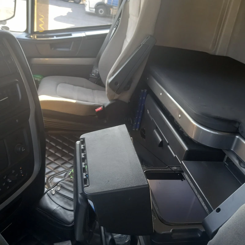 Iveco Stralis, снимка 8 - Камиони - 52412226