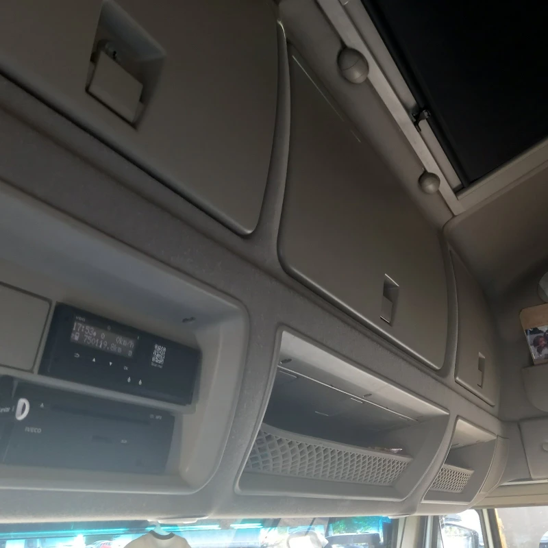 Iveco Stralis, снимка 9 - Камиони - 52412226