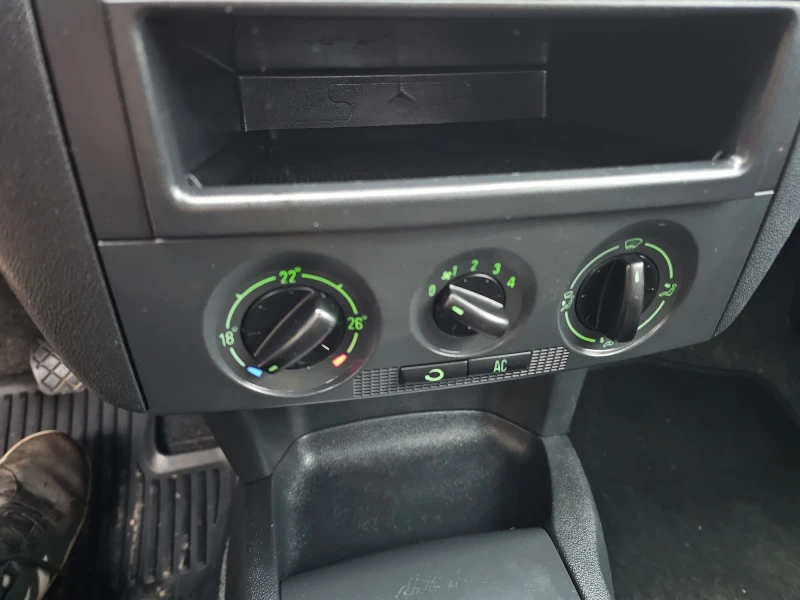 Skoda Fabia, снимка 16 - Автомобили и джипове - 52446599