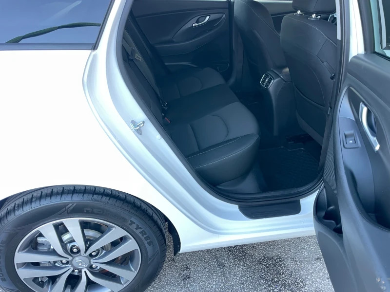 Hyundai I30 1.6CRDI 136к.с. EURO6 NAVI CAMERA ГЕРМАНИЯ, снимка 15 - Автомобили и джипове - 52918177