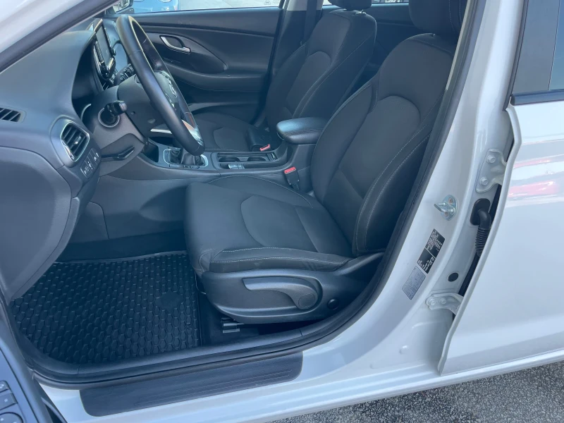 Hyundai I30 1.6CRDI 136к.с. EURO6 NAVI CAMERA ГЕРМАНИЯ, снимка 13 - Автомобили и джипове - 52918177