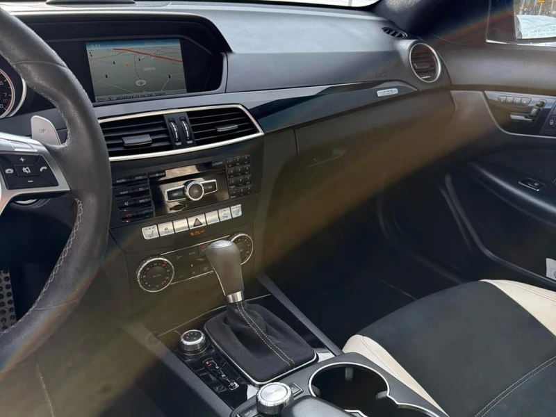 Mercedes-Benz C 63 AMG CARFAX, снимка 9 - Автомобили и джипове - 53405639