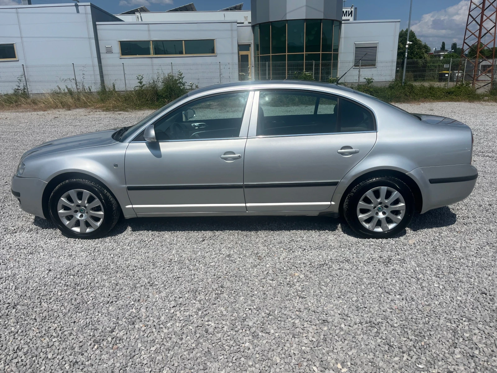Skoda Superb 2.0TDI-140k.c - изображение 3