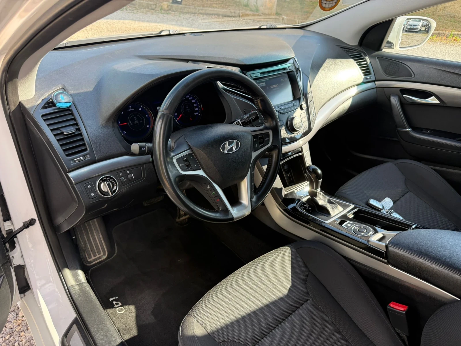 Hyundai I40 1.7D/AVTOMAT/NAVI/SERVIZNA ISTORIA/BQLA PERLA/NOV  - изображение 8