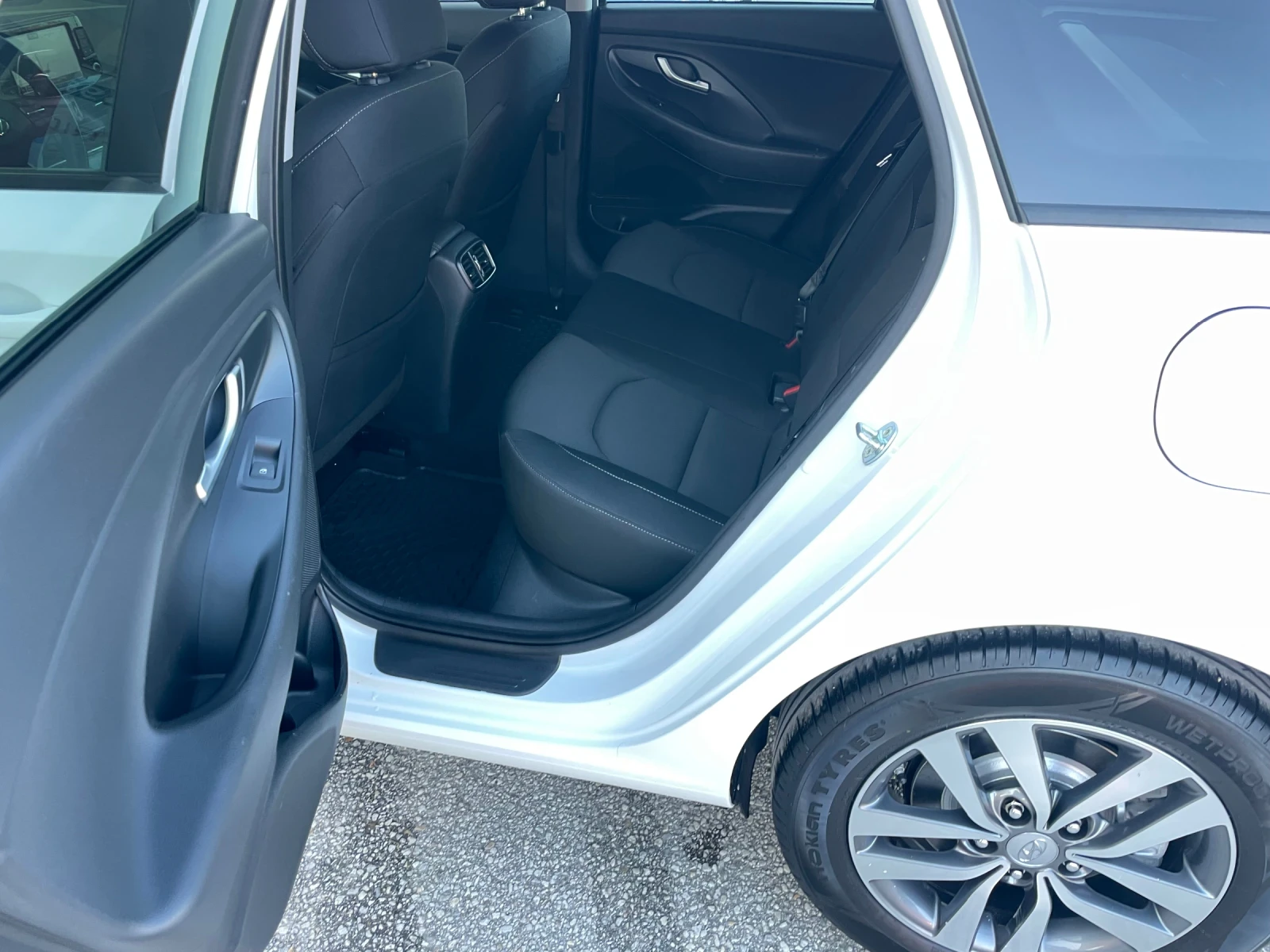 Hyundai I30 1.6CRDI 136�.�. EURO6 NAVI CAMERA �������� | Mobile.bg � ����������� 14