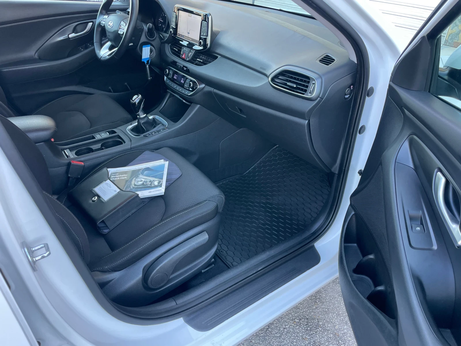 Hyundai I30 1.6CRDI 136�.�. EURO6 NAVI CAMERA �������� | Mobile.bg � ����������� 16