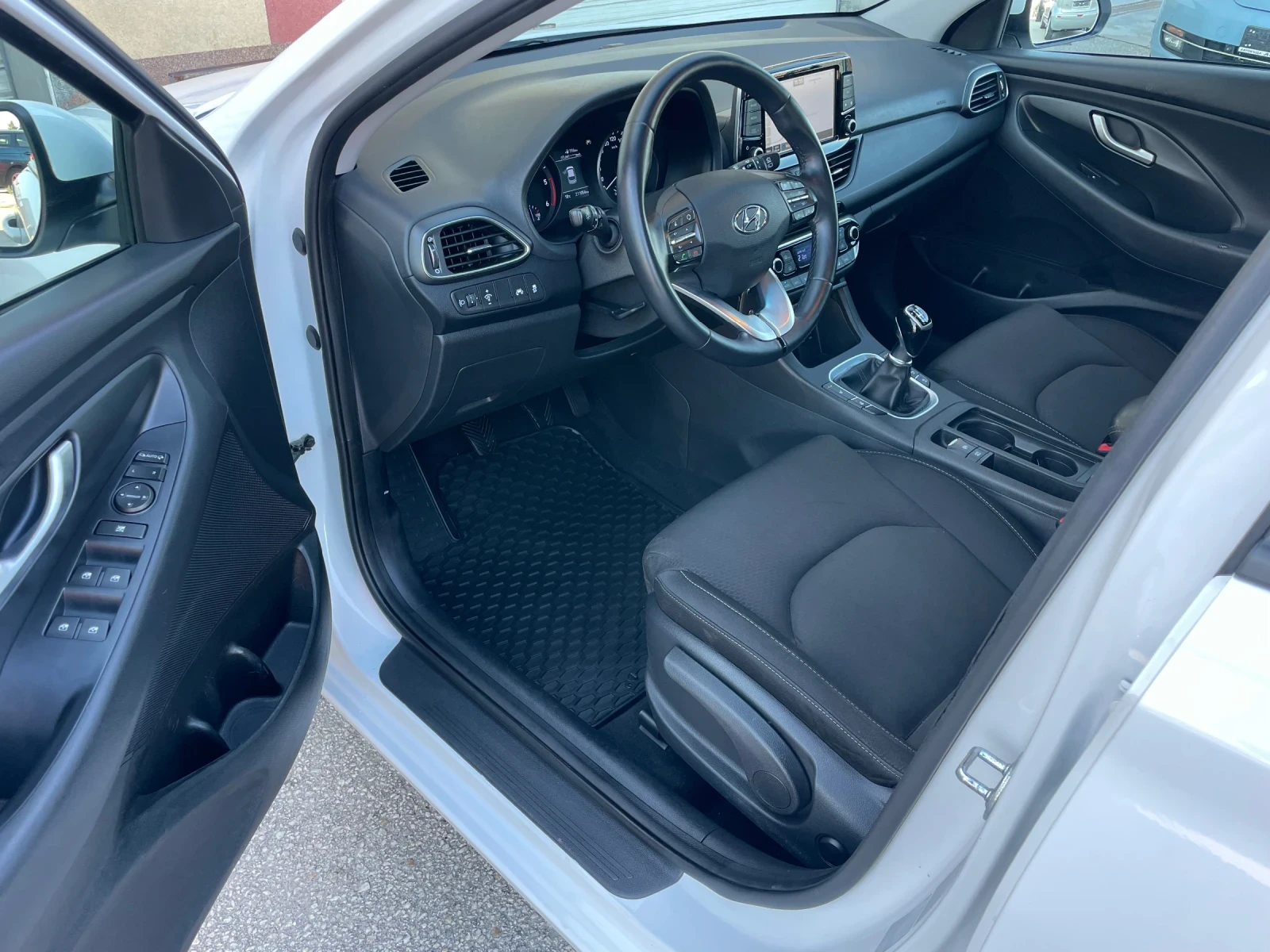 Hyundai I30 1.6CRDI 136�.�. EURO6 NAVI CAMERA �������� | Mobile.bg � ����������� 12