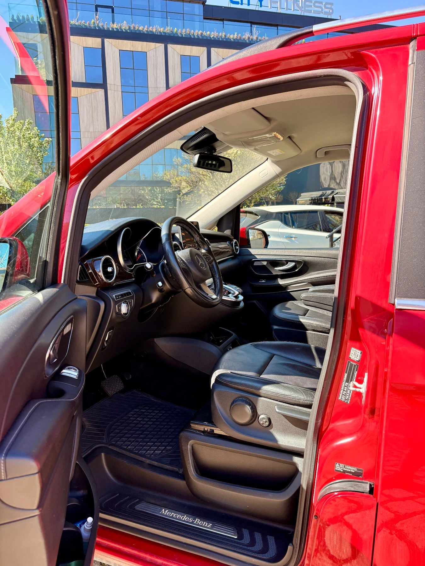 Mercedes-Benz V 300 V250d 4MATIC, снимка 9 - Автомобили и джипове - 54485430