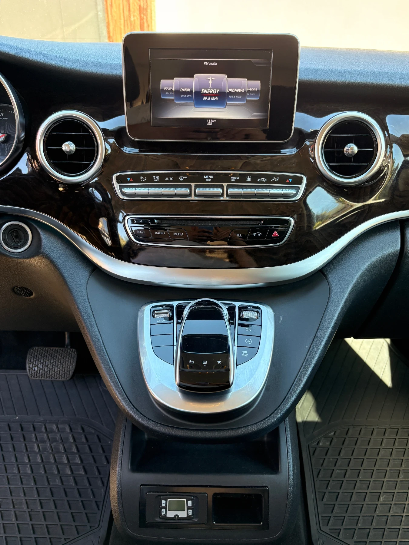Mercedes-Benz V 300 V250d 4MATIC, снимка 11 - Автомобили и джипове - 54485430