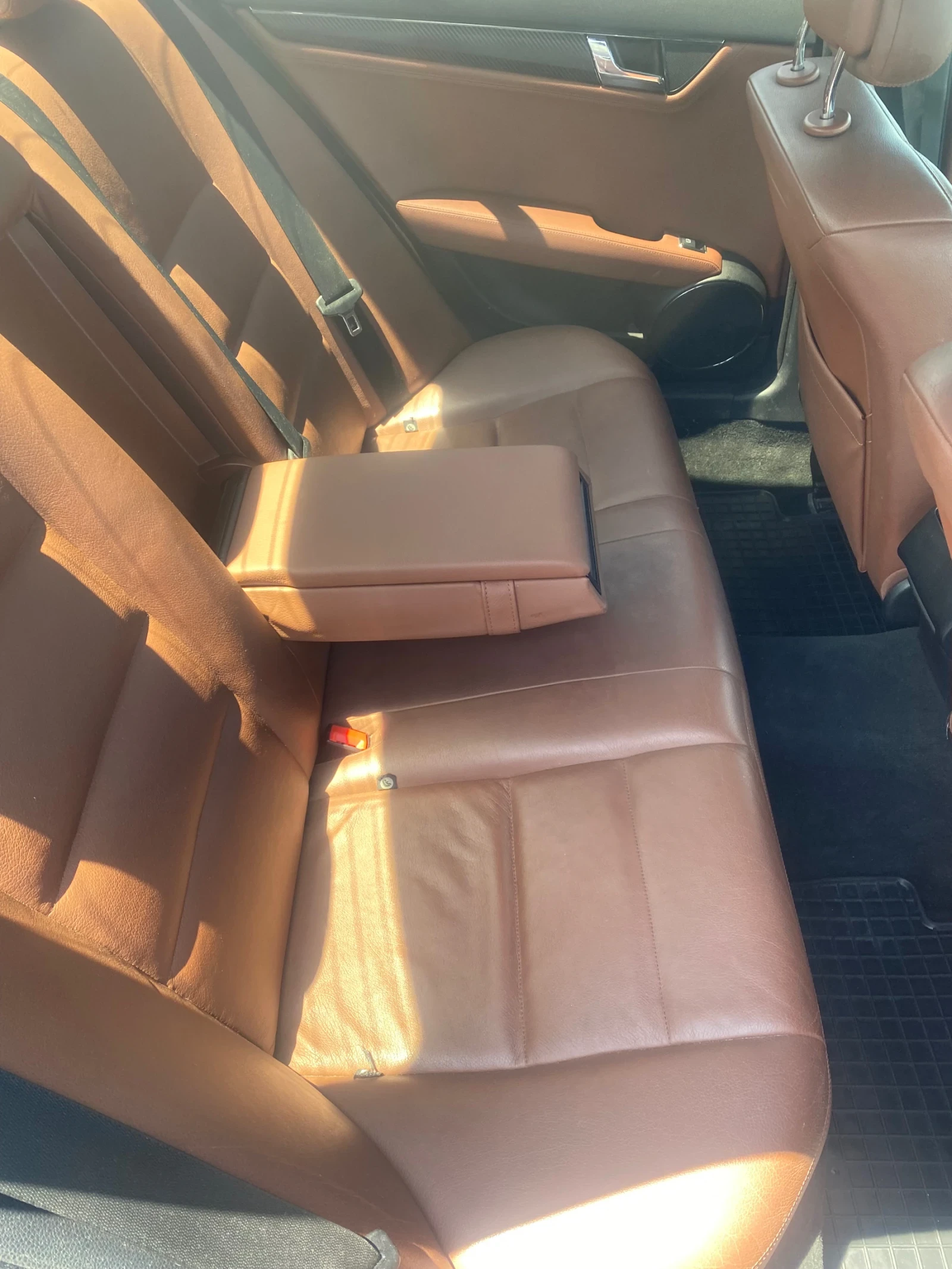 Mercedes-Benz C 320, снимка 15 - Автомобили и джипове - 55224295