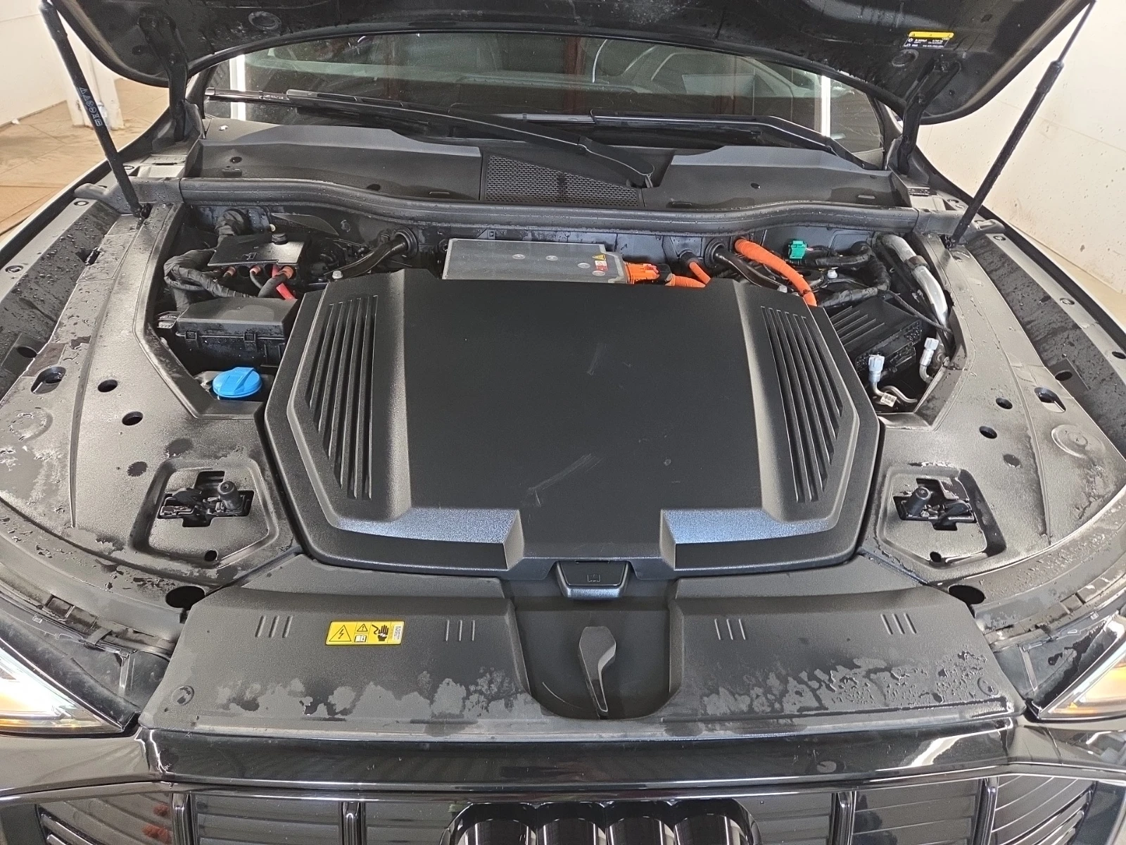 Audi E-Tron TECHNIK, снимка 16 - Автомобили и джипове - 56454669