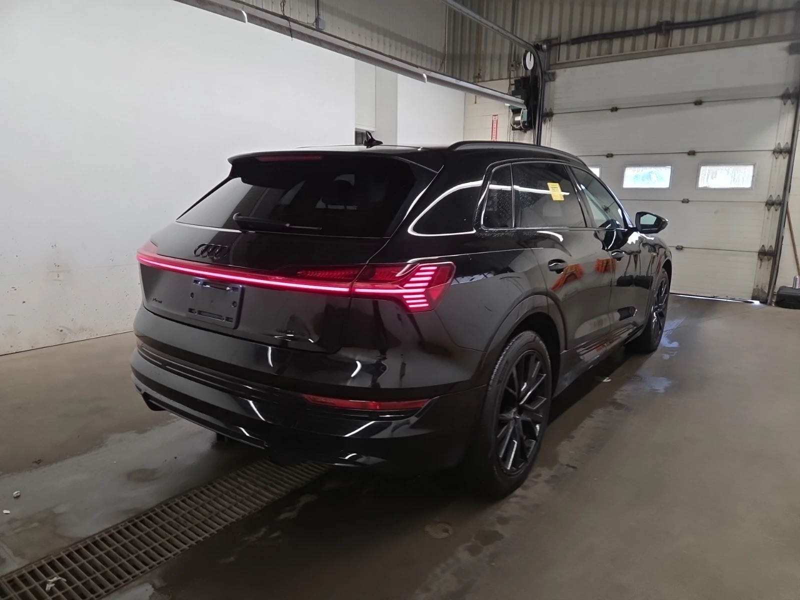 Audi E-Tron TECHNIK, снимка 3 - Автомобили и джипове - 56454669