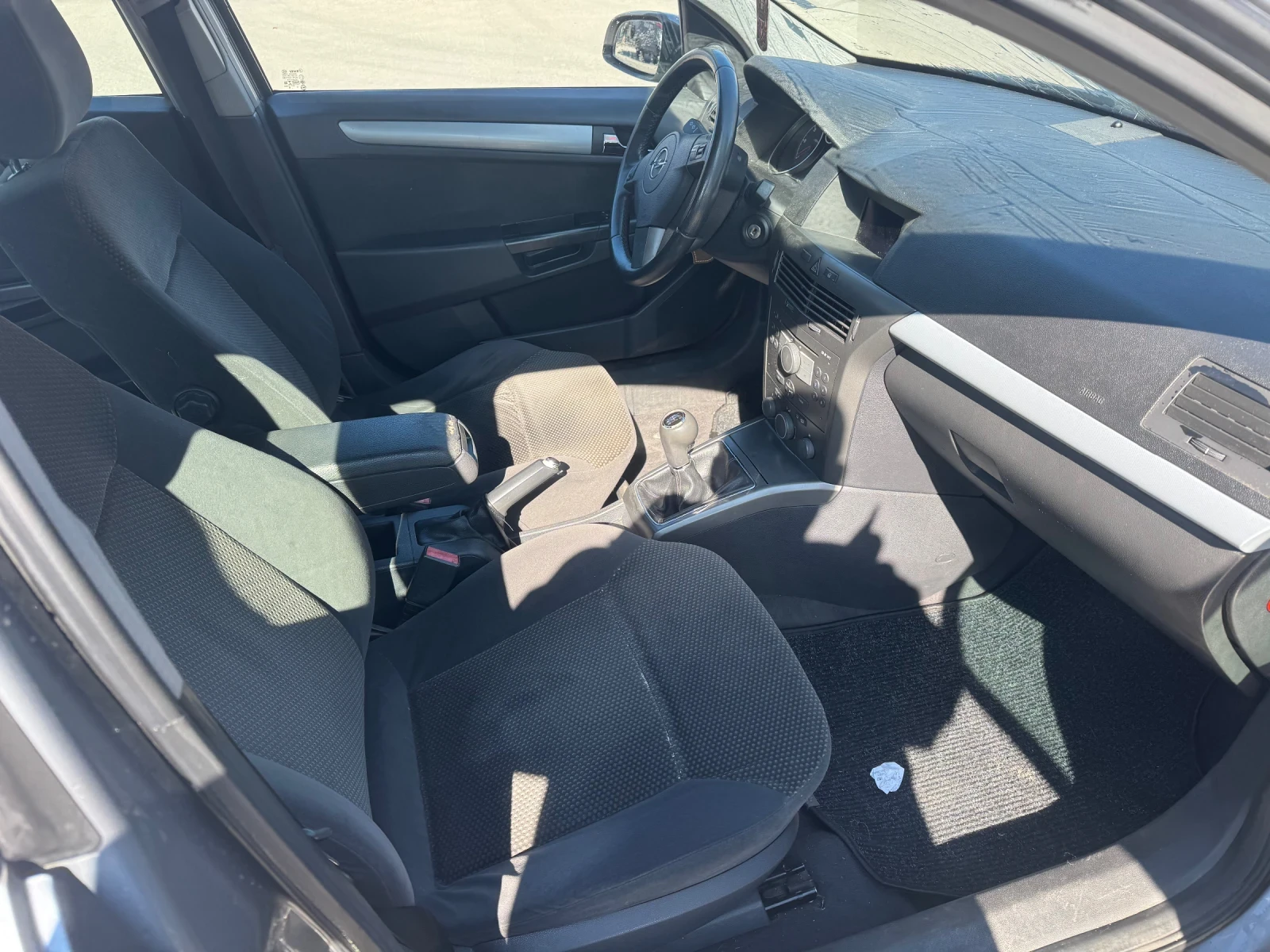 Opel Astra 1.7 CDTI , снимка 7 - Автомобили и джипове - 56541814
