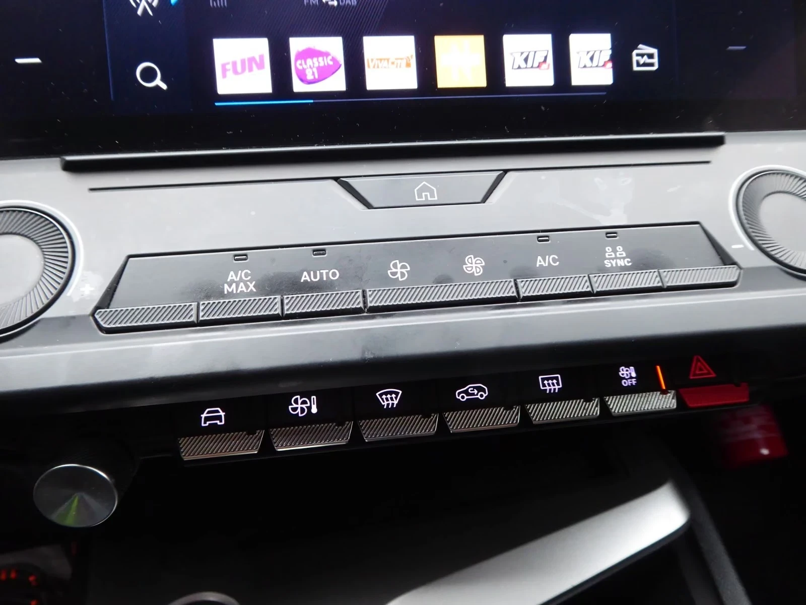Peugeot 308 SW-e Очакван внос 10.11, снимка 12 - Автомобили и джипове - 56640968