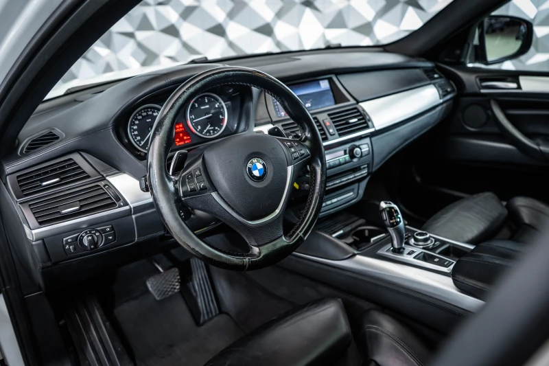 BMW X6 xDrive40d* Pano* Camera, снимка 8 - Автомобили и джипове - 51919280