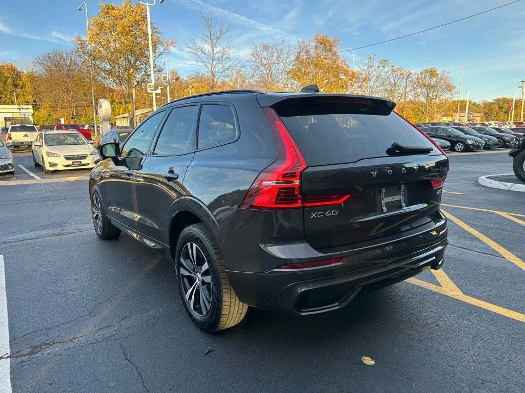 Volvo XC60 B5 Core Dark Theme - изображение 4
